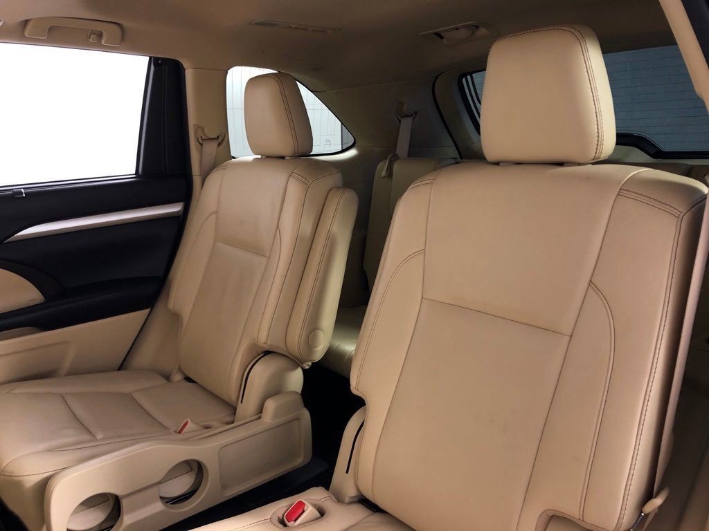 2019 Toyota Highlander XLE 25