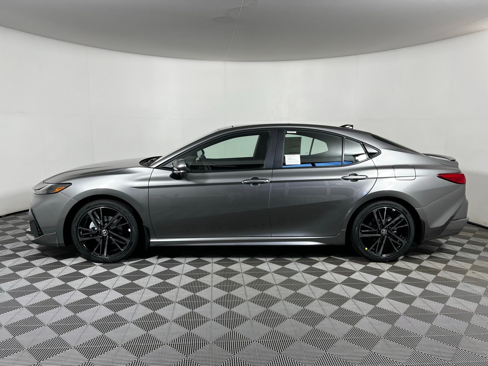 2025 Toyota Camry XSE 8