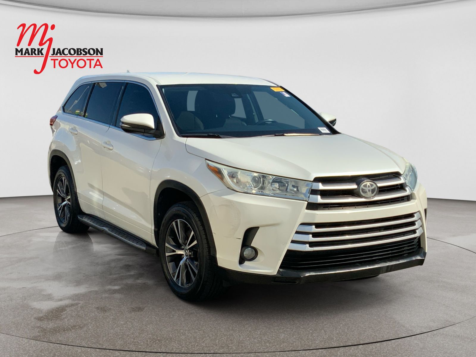 View vehicle photo 3