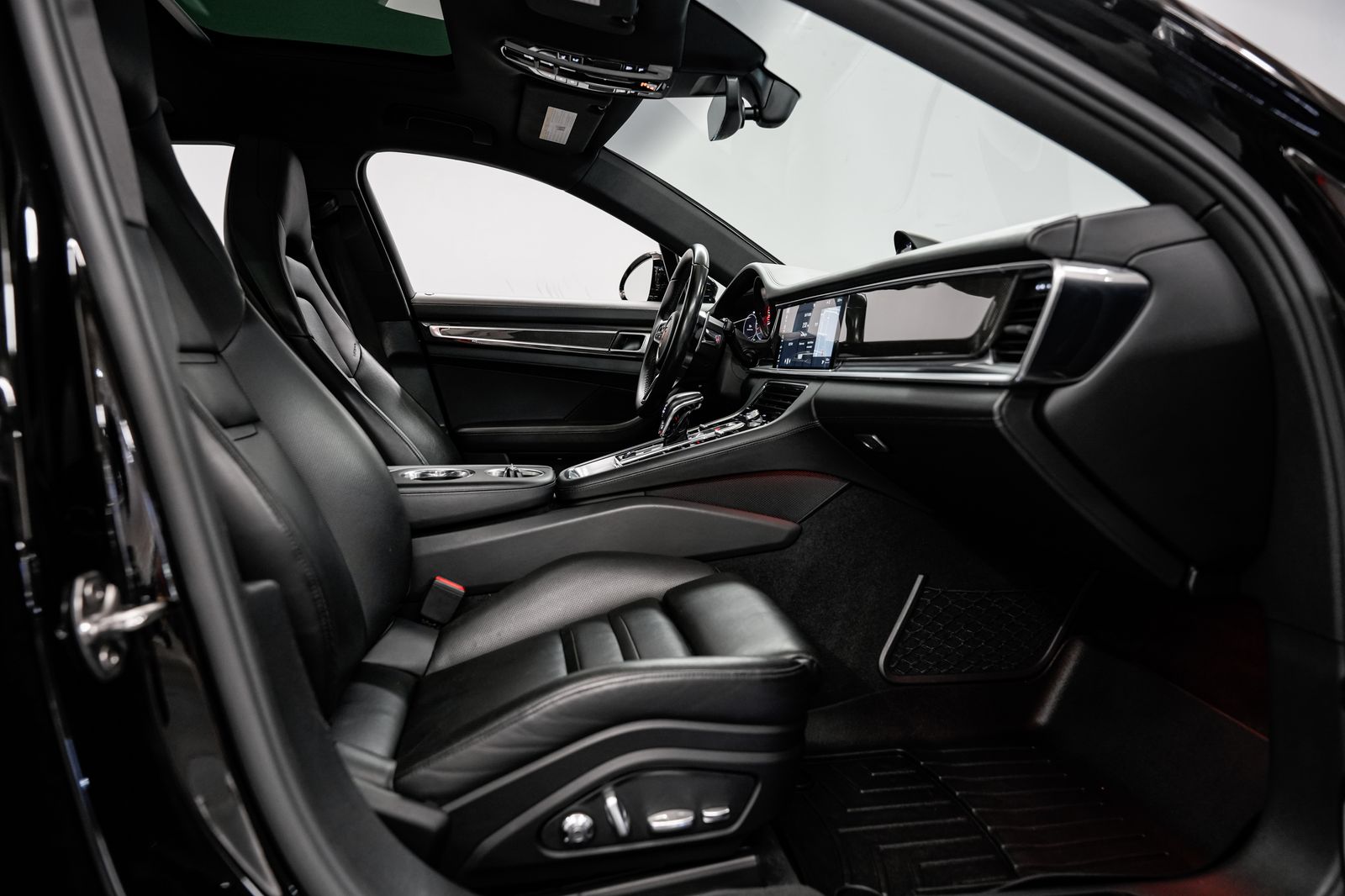 2018 Porsche Panamera Sport Turismo 4S — photo 26