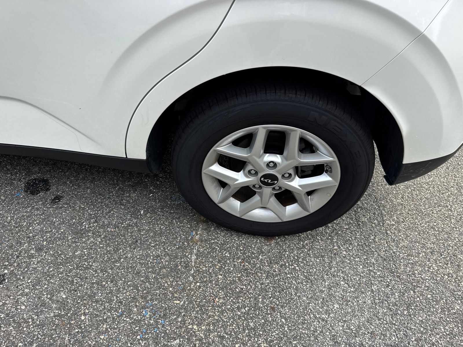 Used 2025 White Kia LX image 19