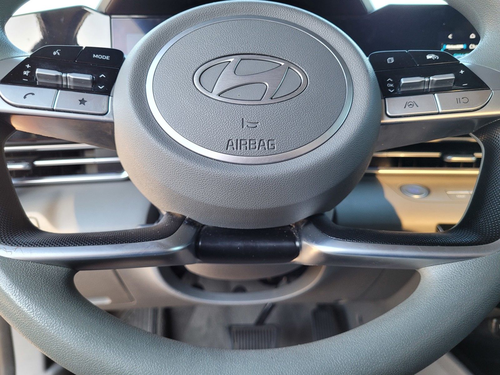 2024 Hyundai Elantra SEL - Photo 32