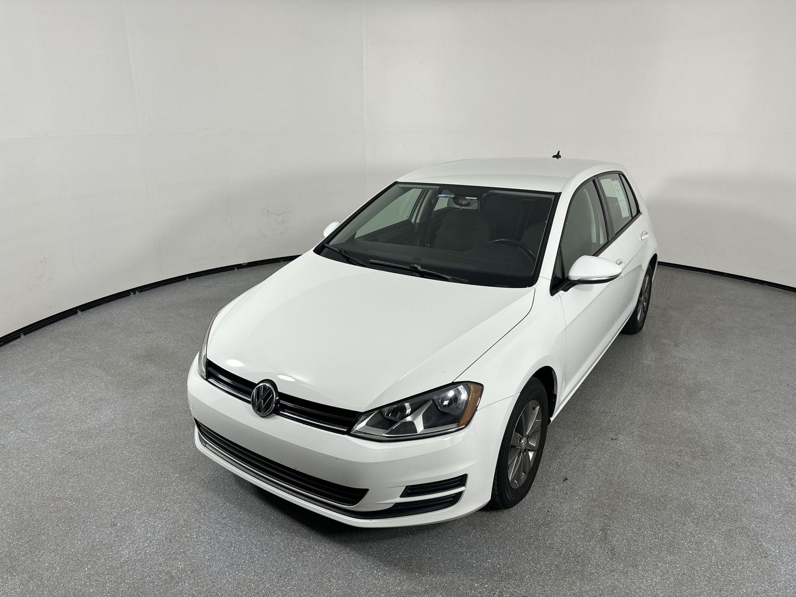 2016 Volkswagen Golf TSI S 4-Door 37