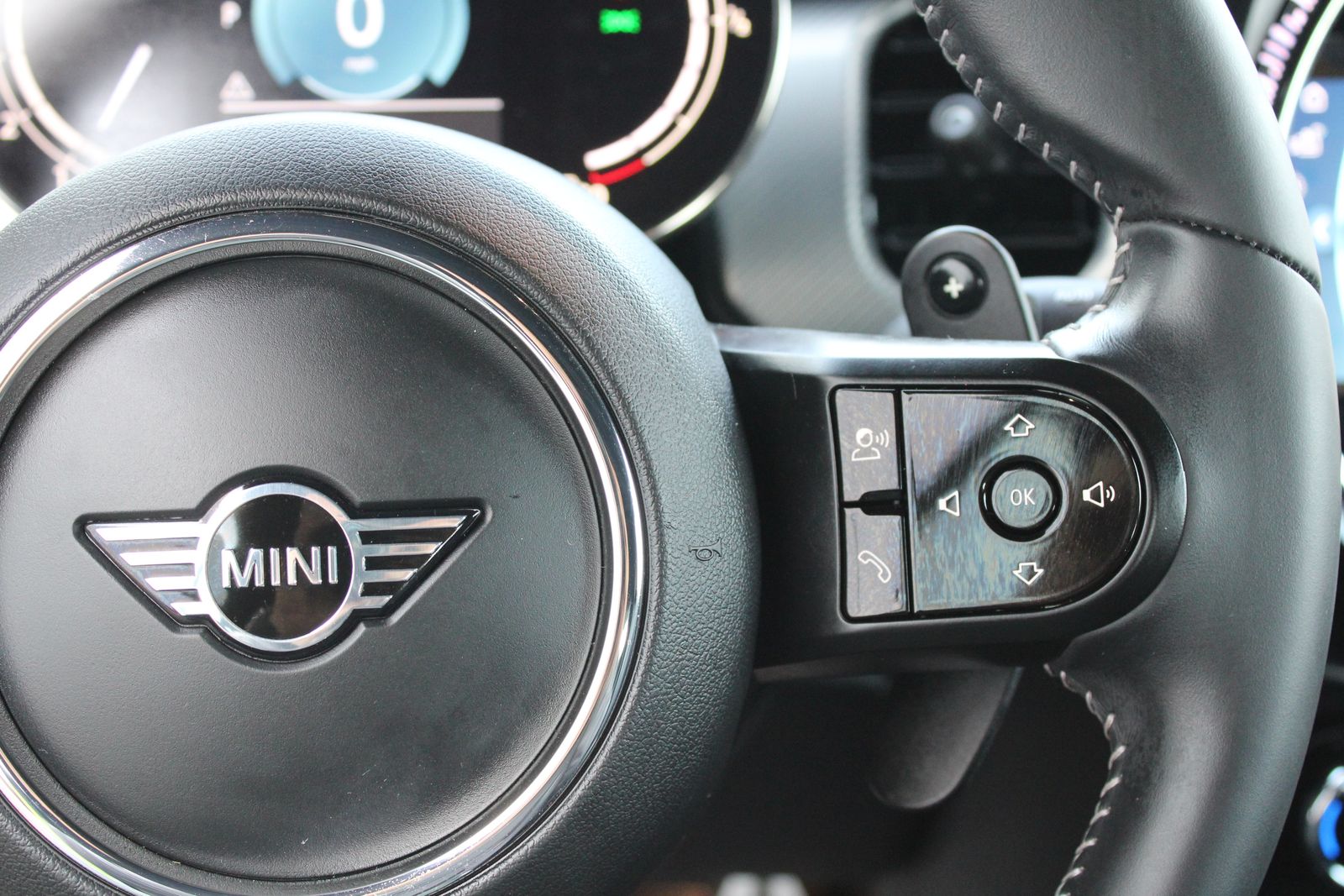 Used 2024 Yellow MINI Signature image 32