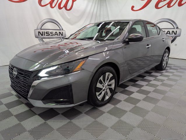 Gray (Gun Metallic) 2025 Nissan Altima Sedan Front-Wheel Drive Continuously Variable Transmission