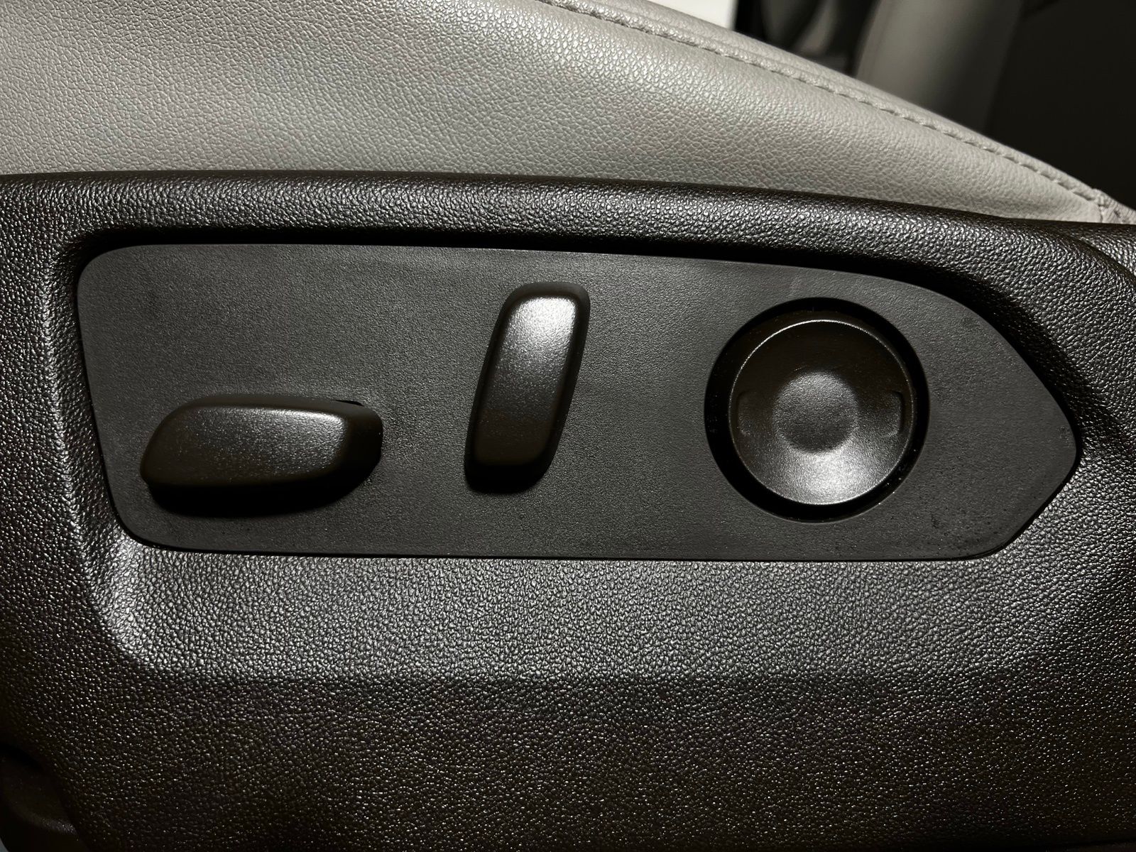 Thumbnail: 2023 Chevrolet Tahoe - 14