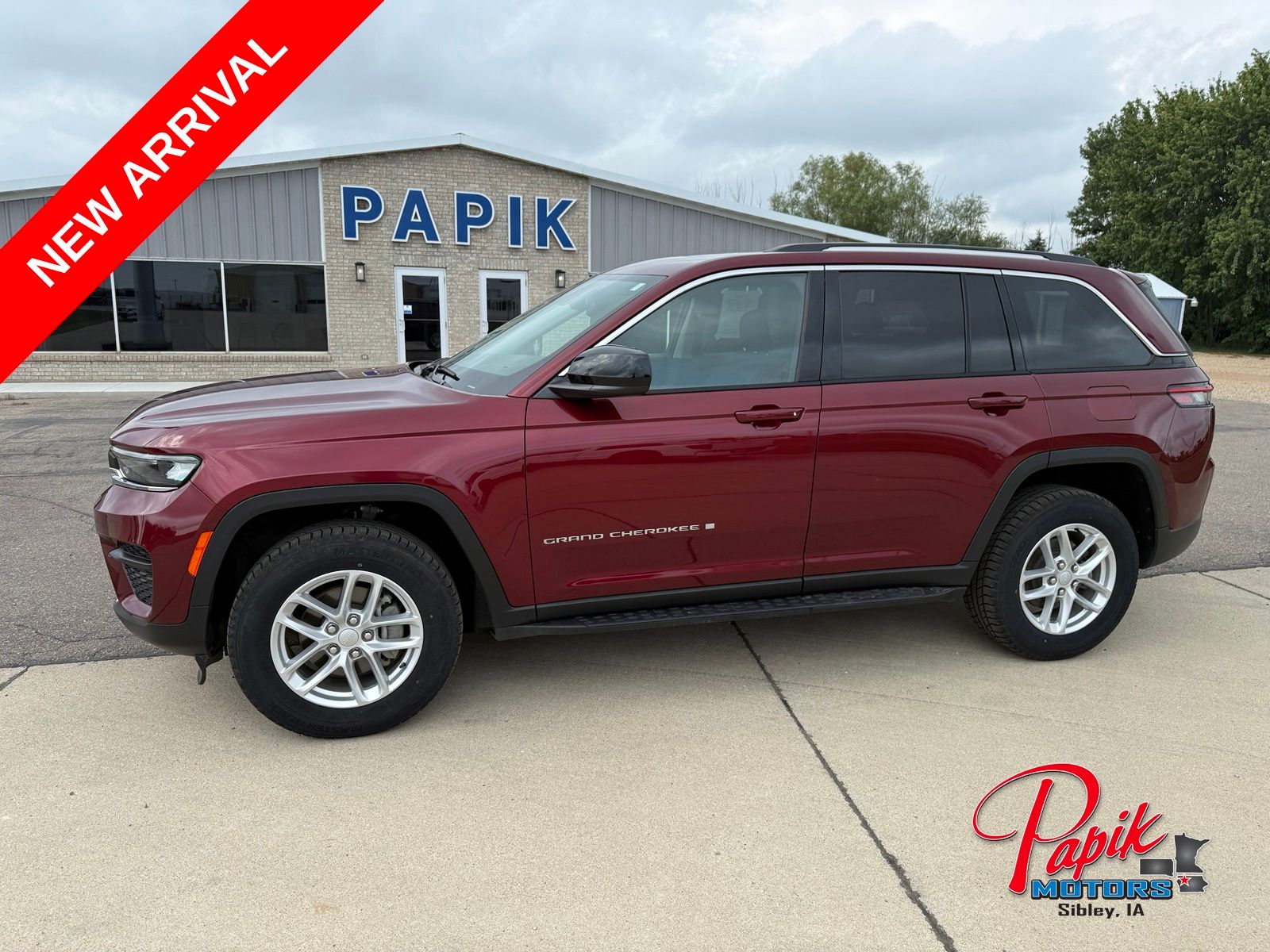 Velvet Red Pearlcoat 2024 Jeep Grand Cherokee SUV / Crossover Four-Wheel Drive 8-Speed Automatic
