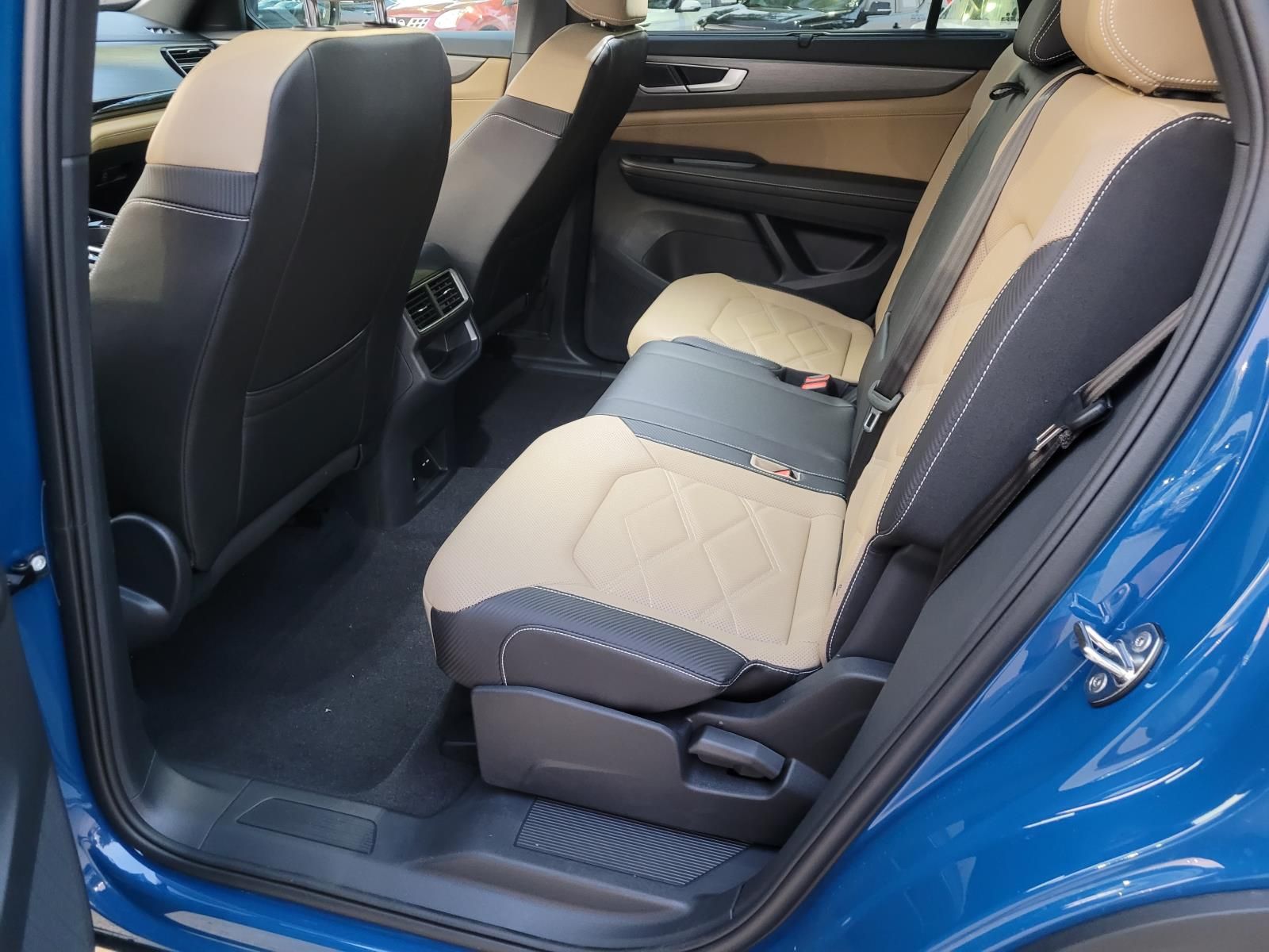 new 2026 Volkswagen Atlas Cross Sport car, priced at $39,544