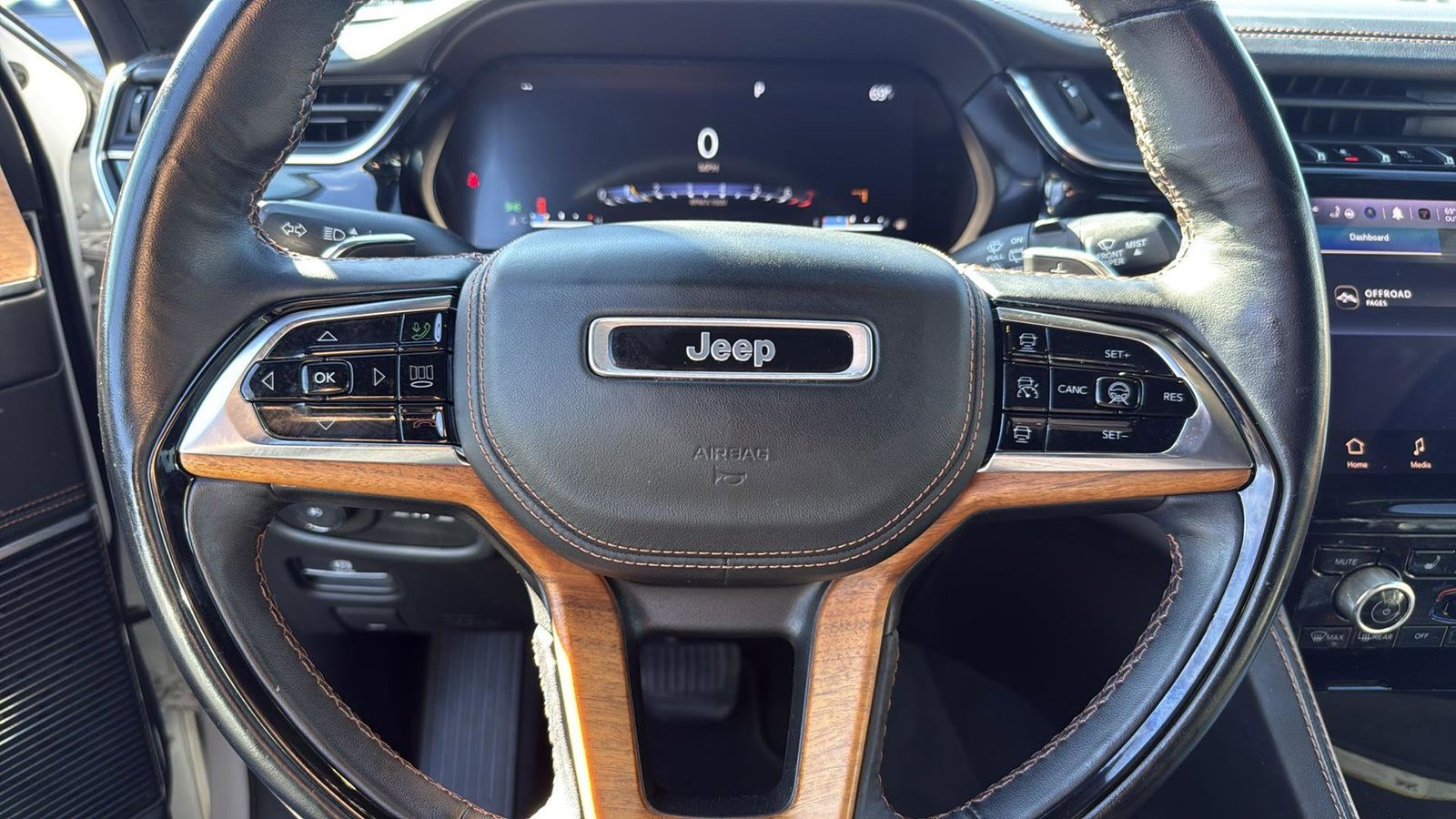 Used Car 2022 Jeep Grand Cherokee L  Summit For Sale Under $40,000 In Austin, Texas