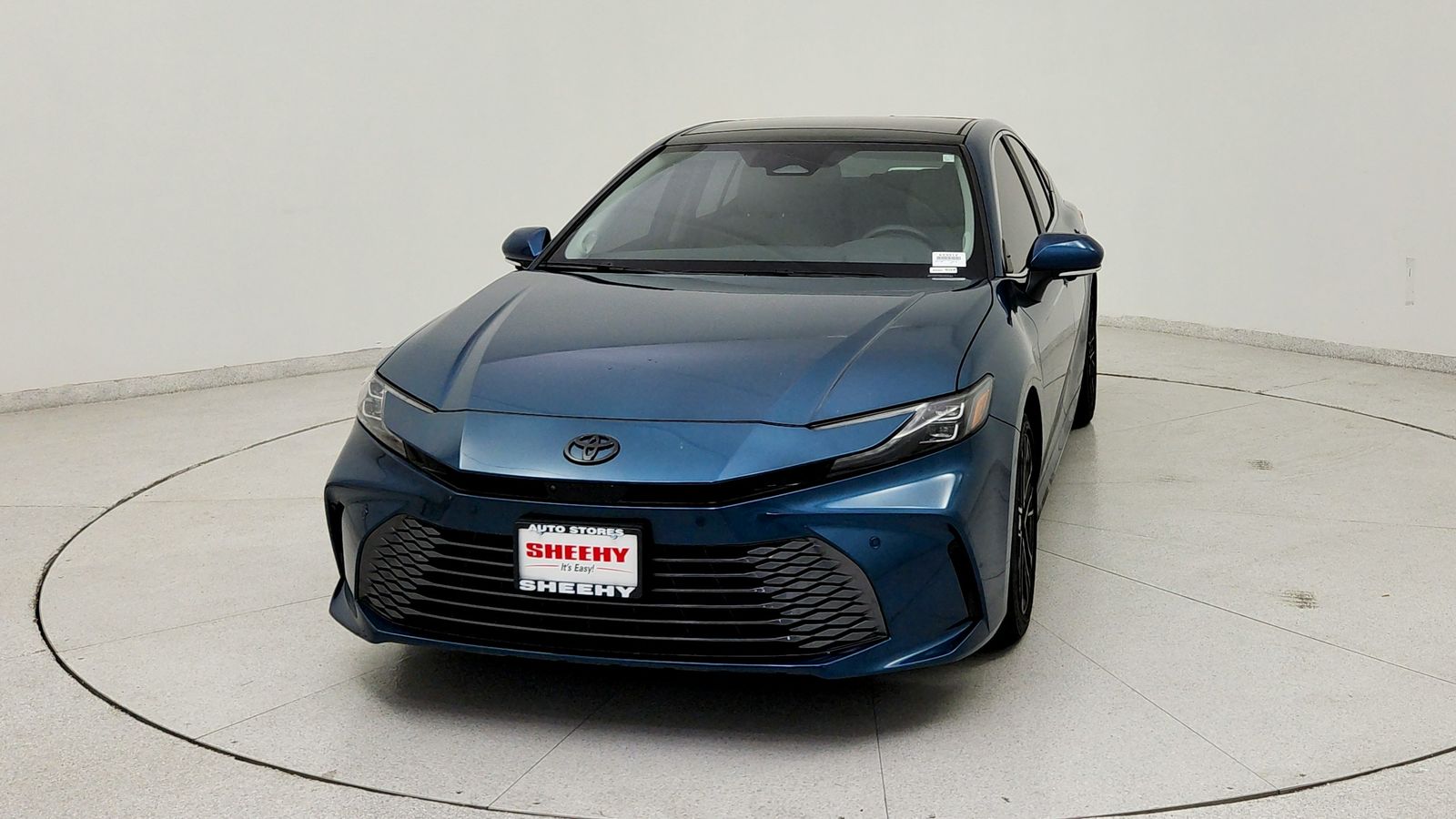 Used 2025  Toyota XLE image 2
