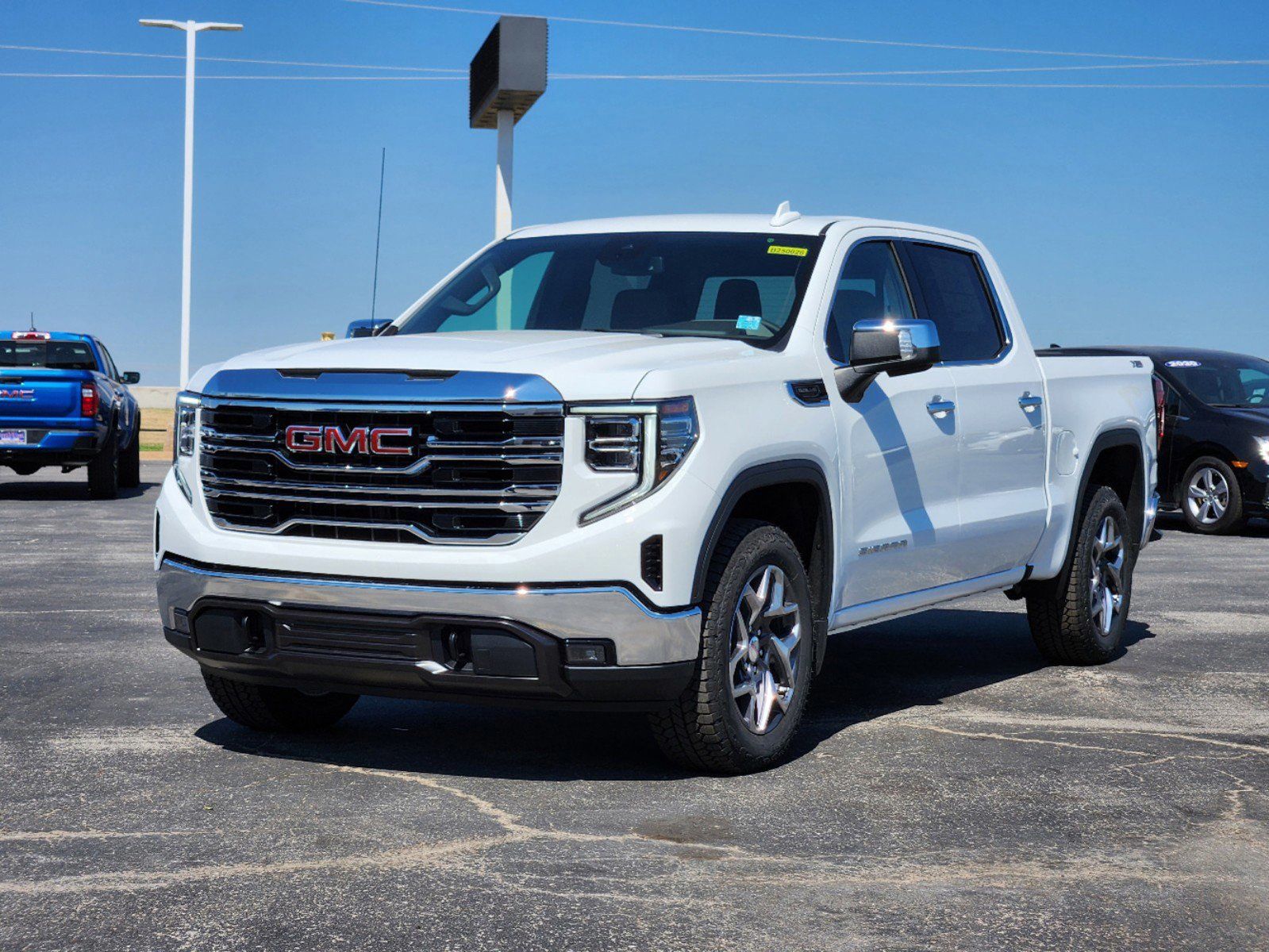 2025 GMC Sierra 1500 SLT 2