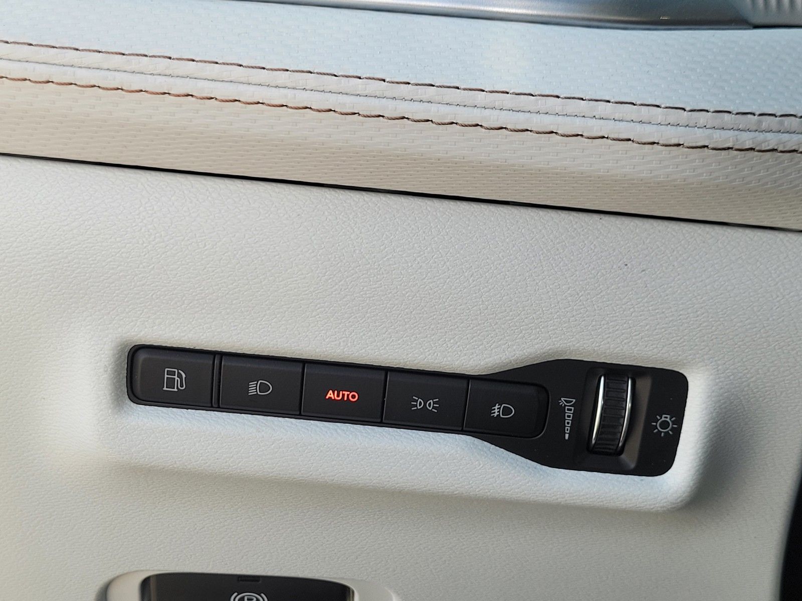 New 2026 White/off-white Jeep Limited image 23