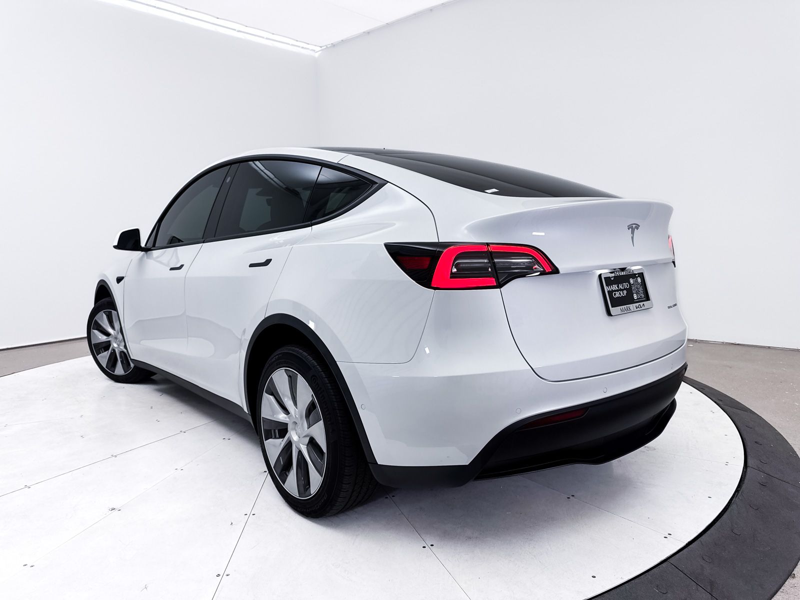 Used 2022 Tesla Model Y Long Range with VIN 7SAYGDEE5NF402439 for sale in Scottsdale, AZ