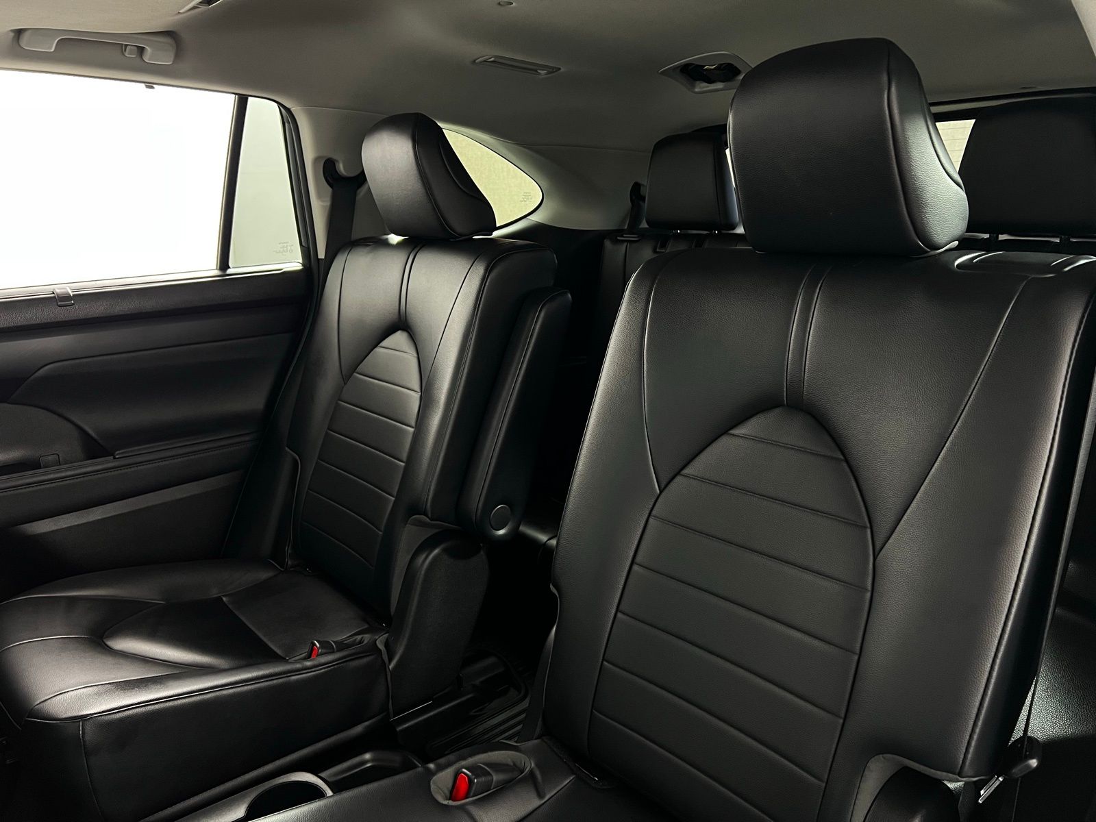 Thumbnail: 2023 Toyota Highlander - 22