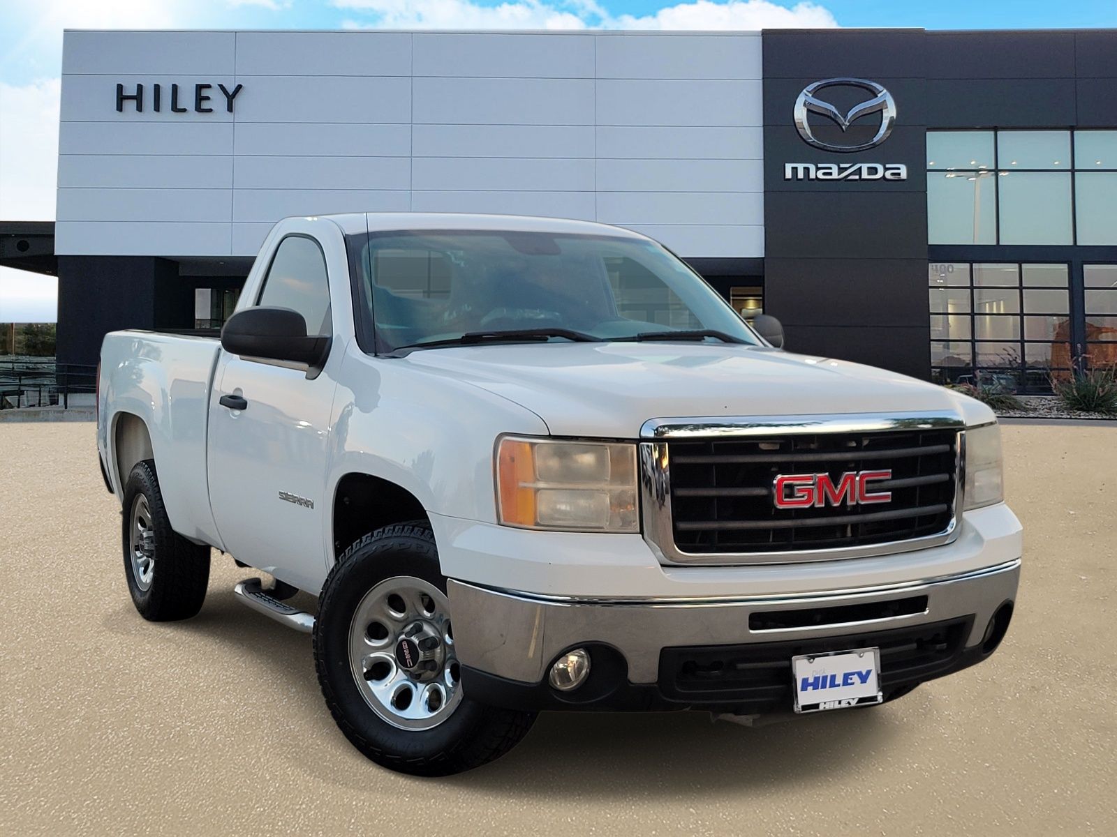 Summit White 2010 GMC Sierra 1500 Pickup Truck 4X2 4-Speed Automatic Overdrive