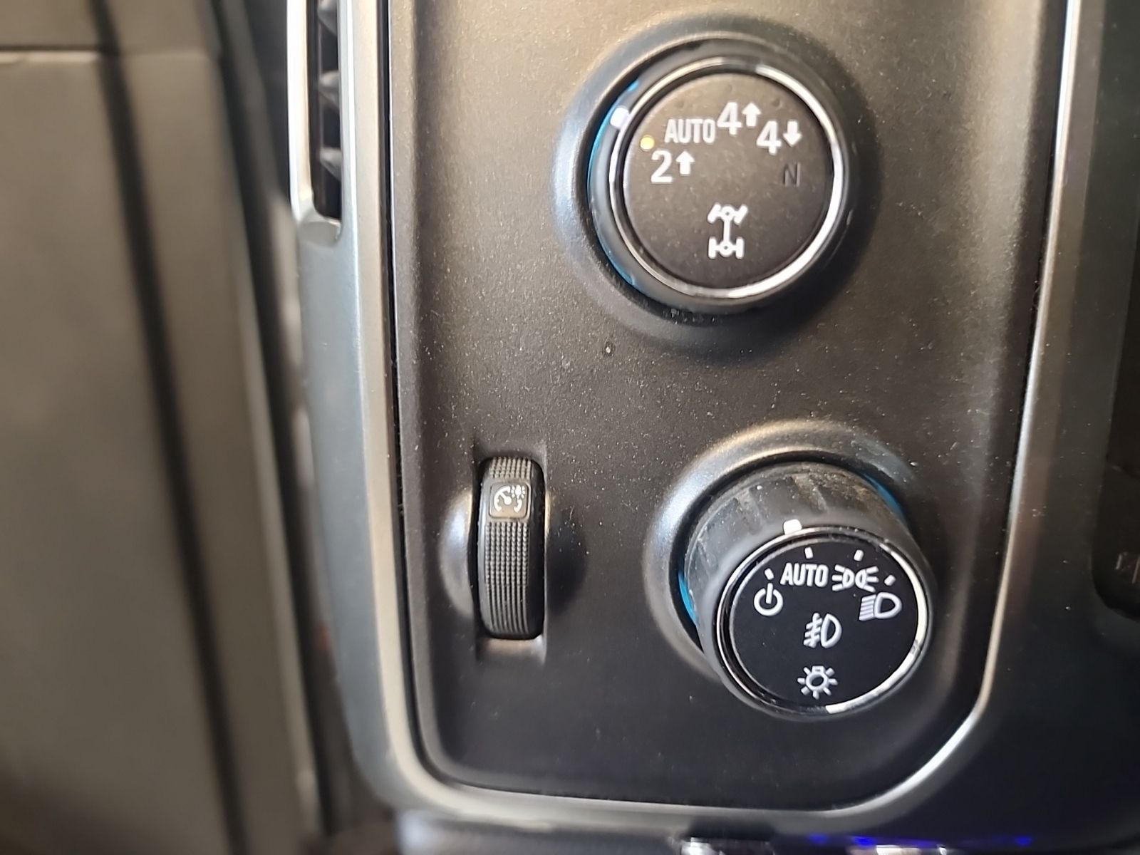 Used 2017 Summit White Chevrolet LT image 21