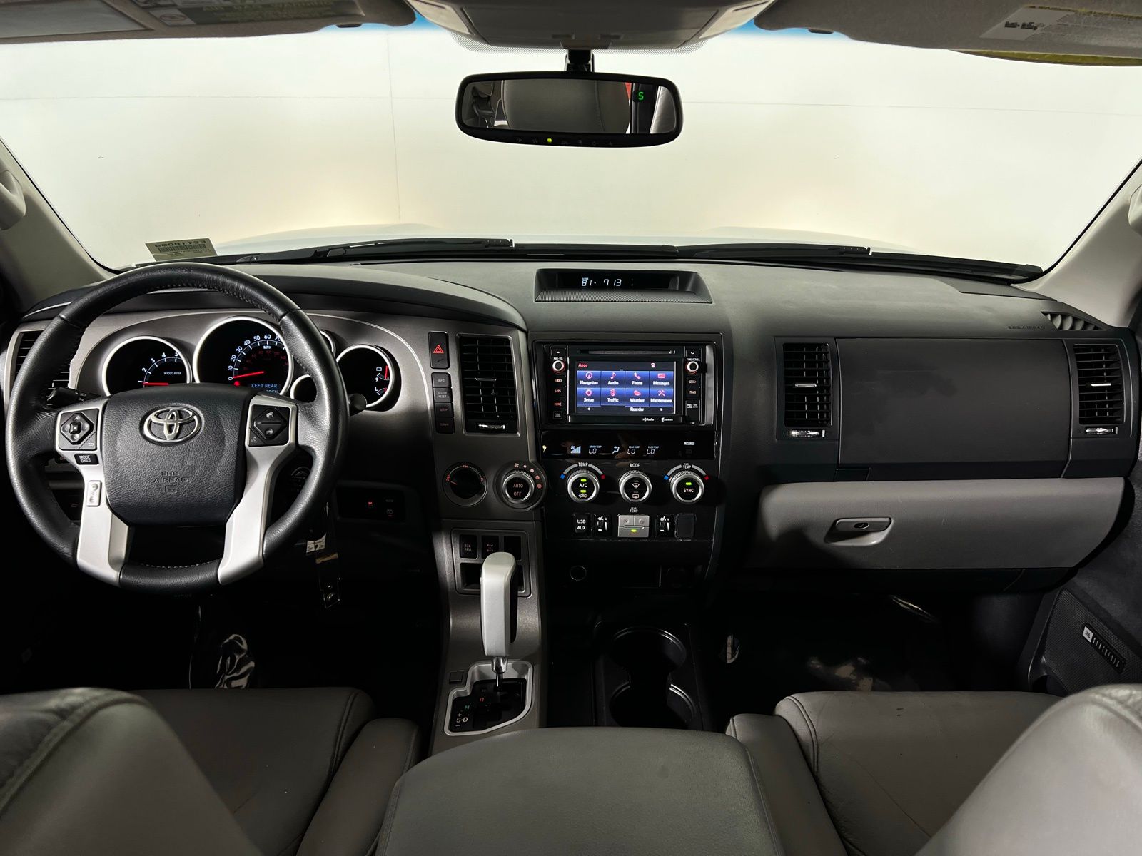 Thumbnail: 2015 Toyota Sequoia - 27
