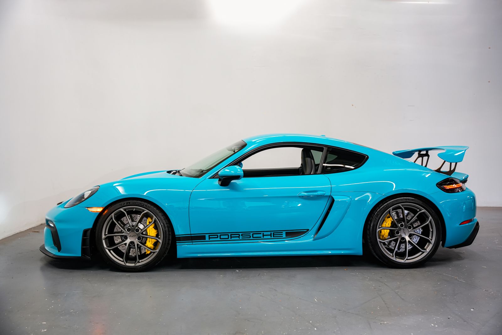 2021 Porsche 718 Cayman GT4 — photo 5