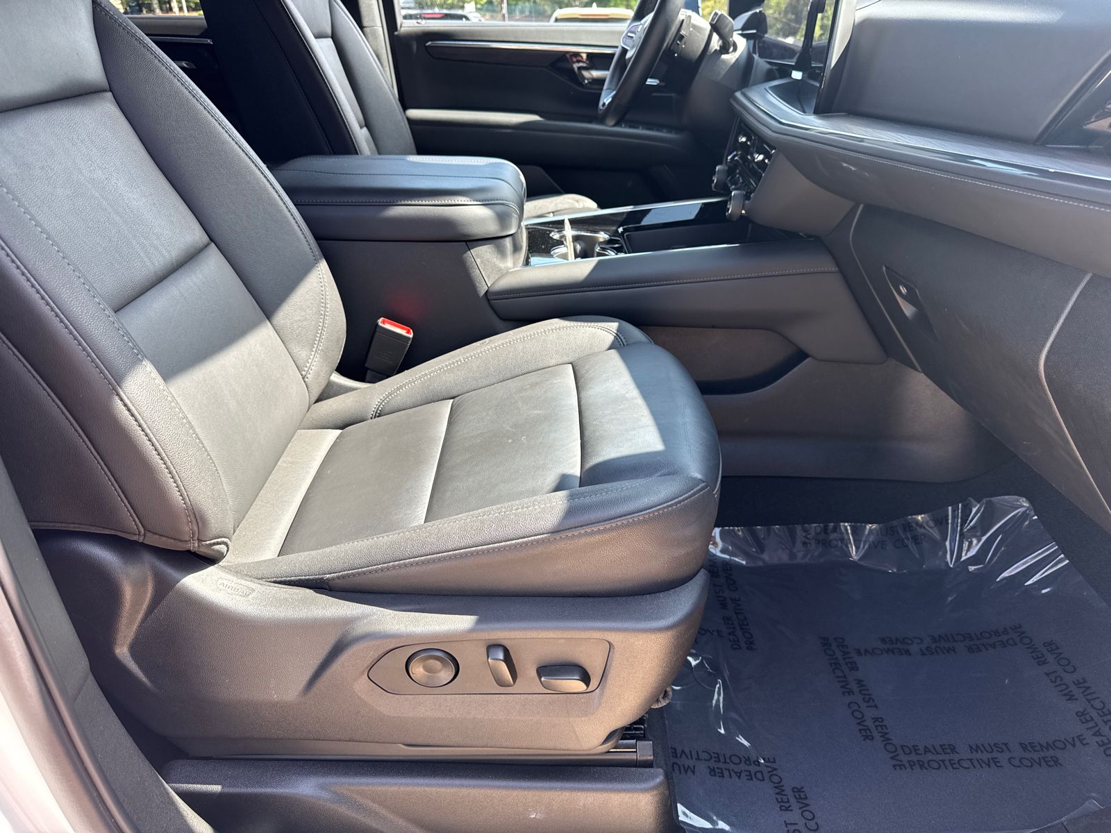 Used 2025 White Chevrolet LT image 13