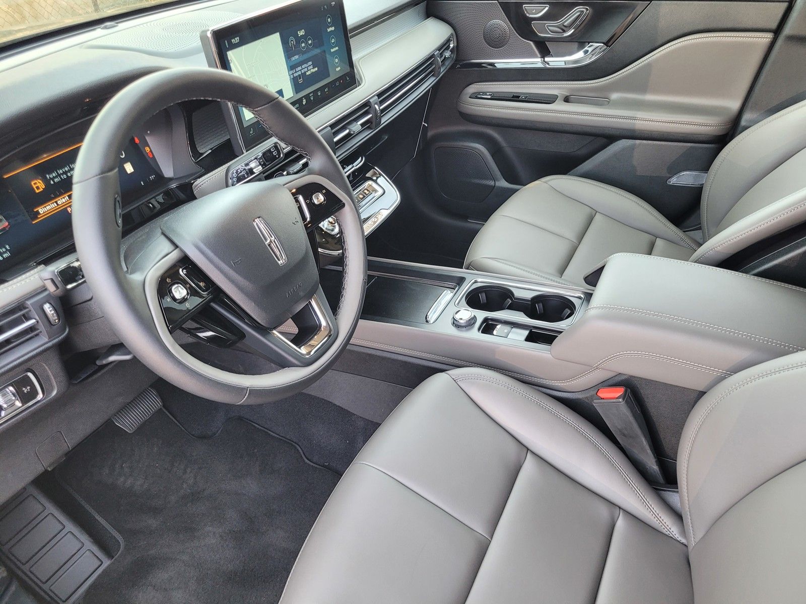 Used 2025 Black Lincoln Premiere image 11