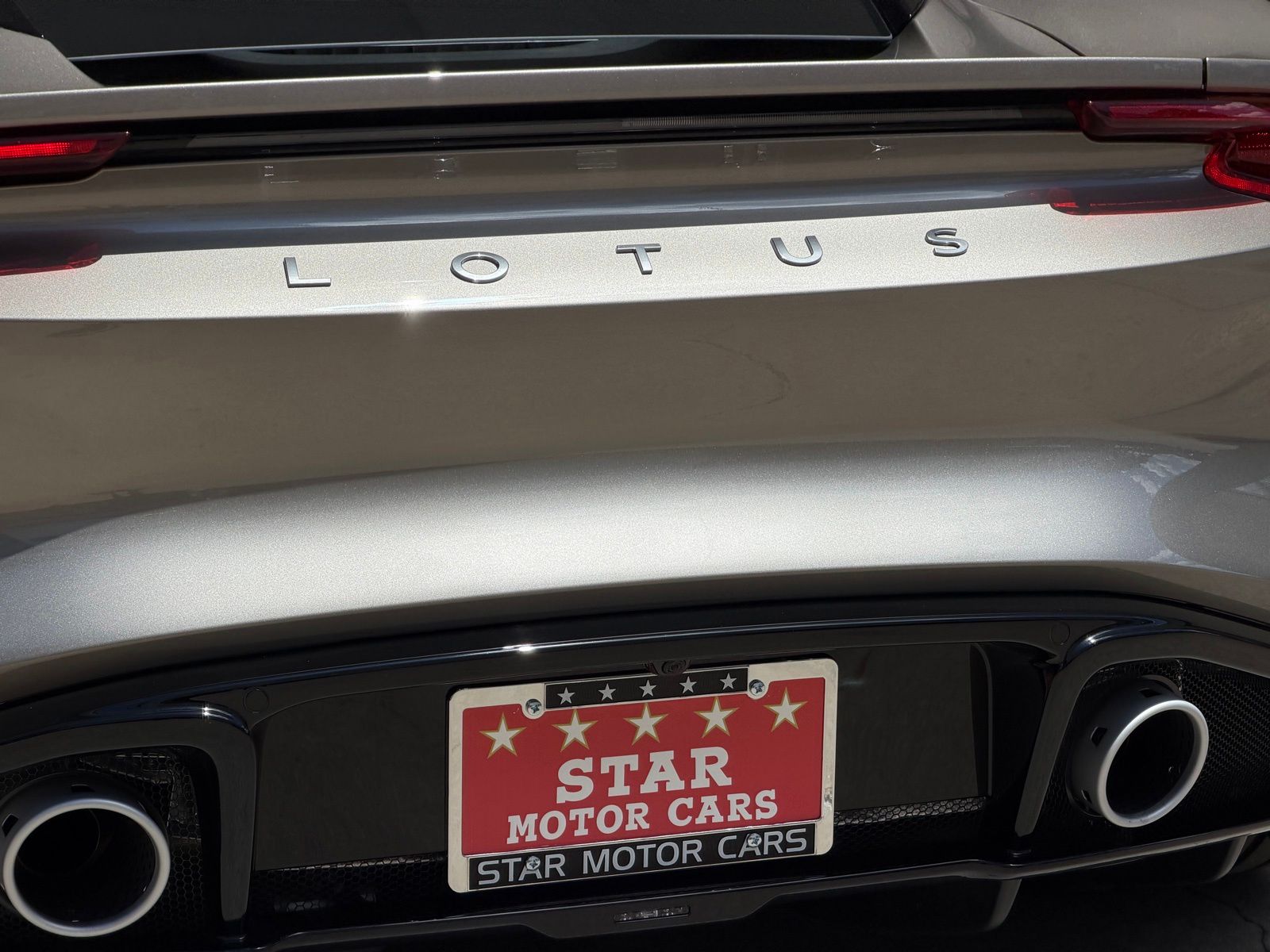 2026 Lotus Emira - Photo 13