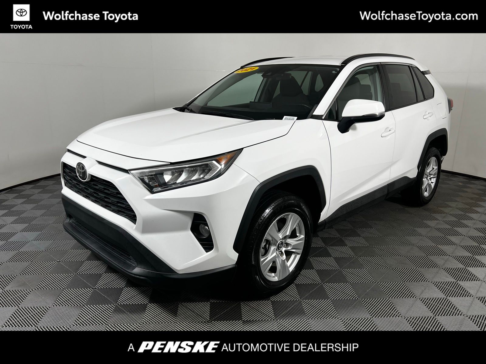 2021 Toyota RAV4 XLE's photo