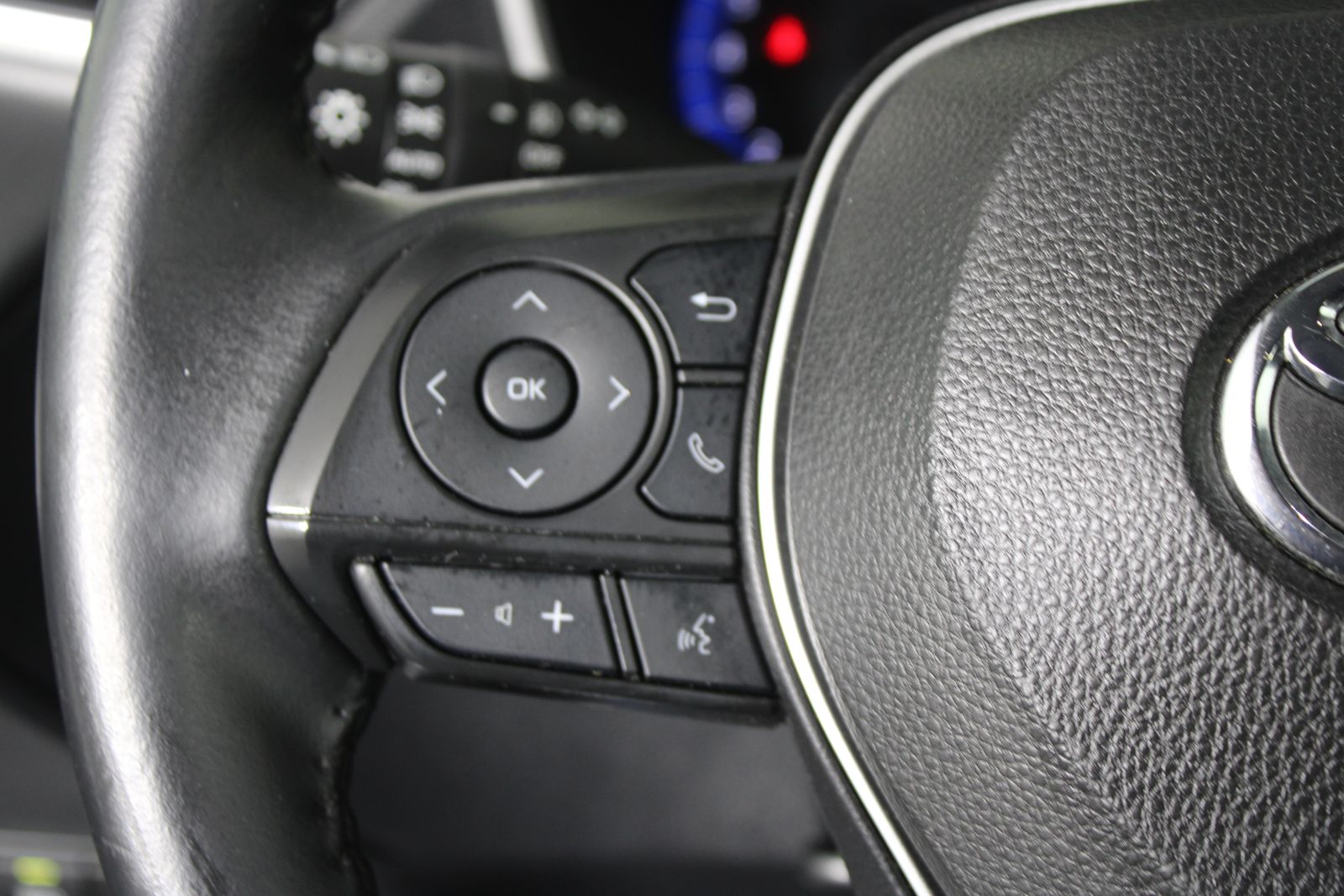 Used 2022 Beige Toyota XLE image 29