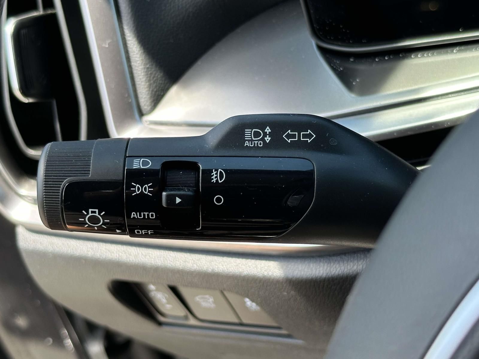 Used 2025  Kia EX image 31