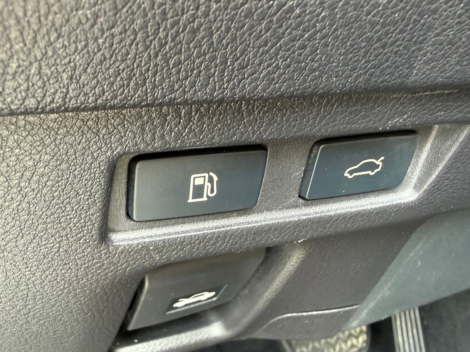 Used 2021 Black Lexus 250 image 24