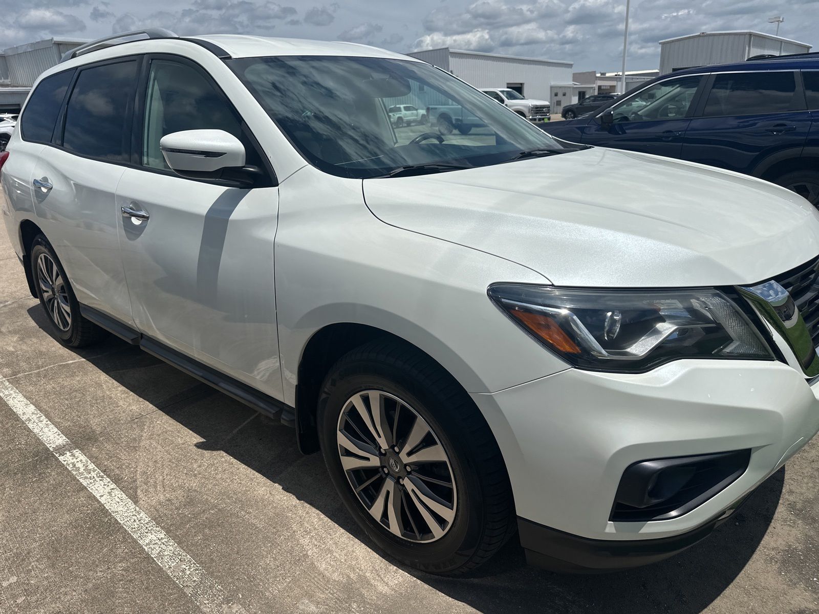 2020 Nissan Pathfinder SV 2WD's photo