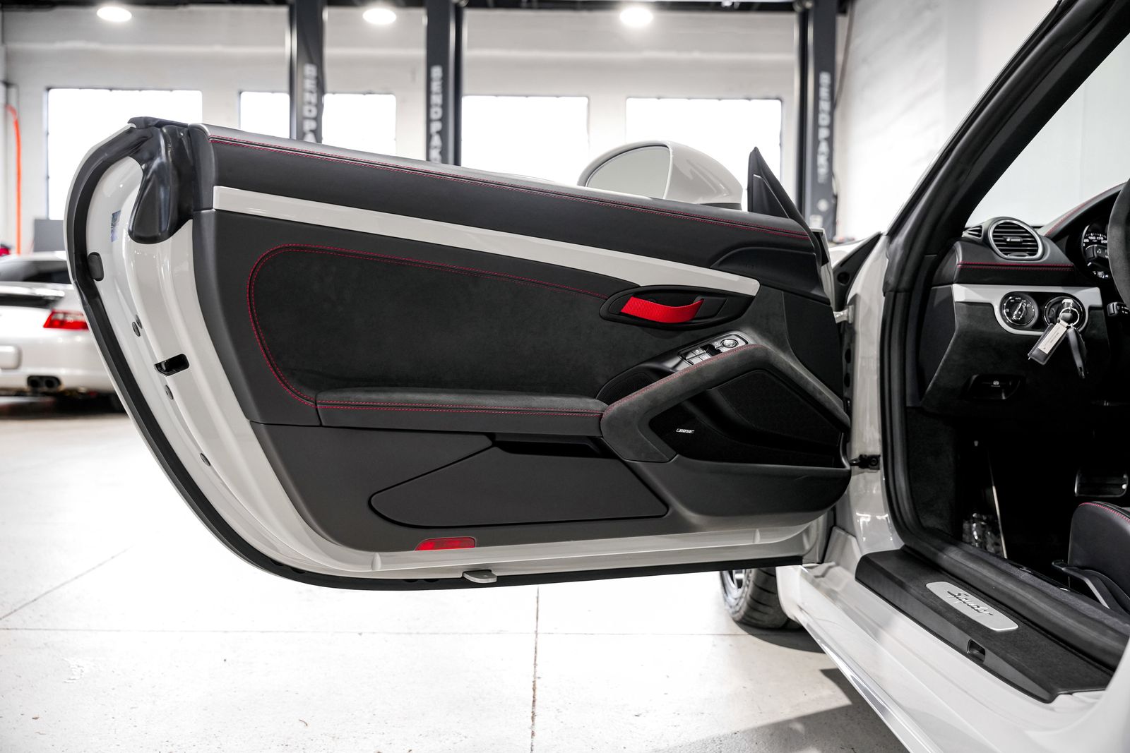 2022 Porsche 718 Spyder Base — photo 22