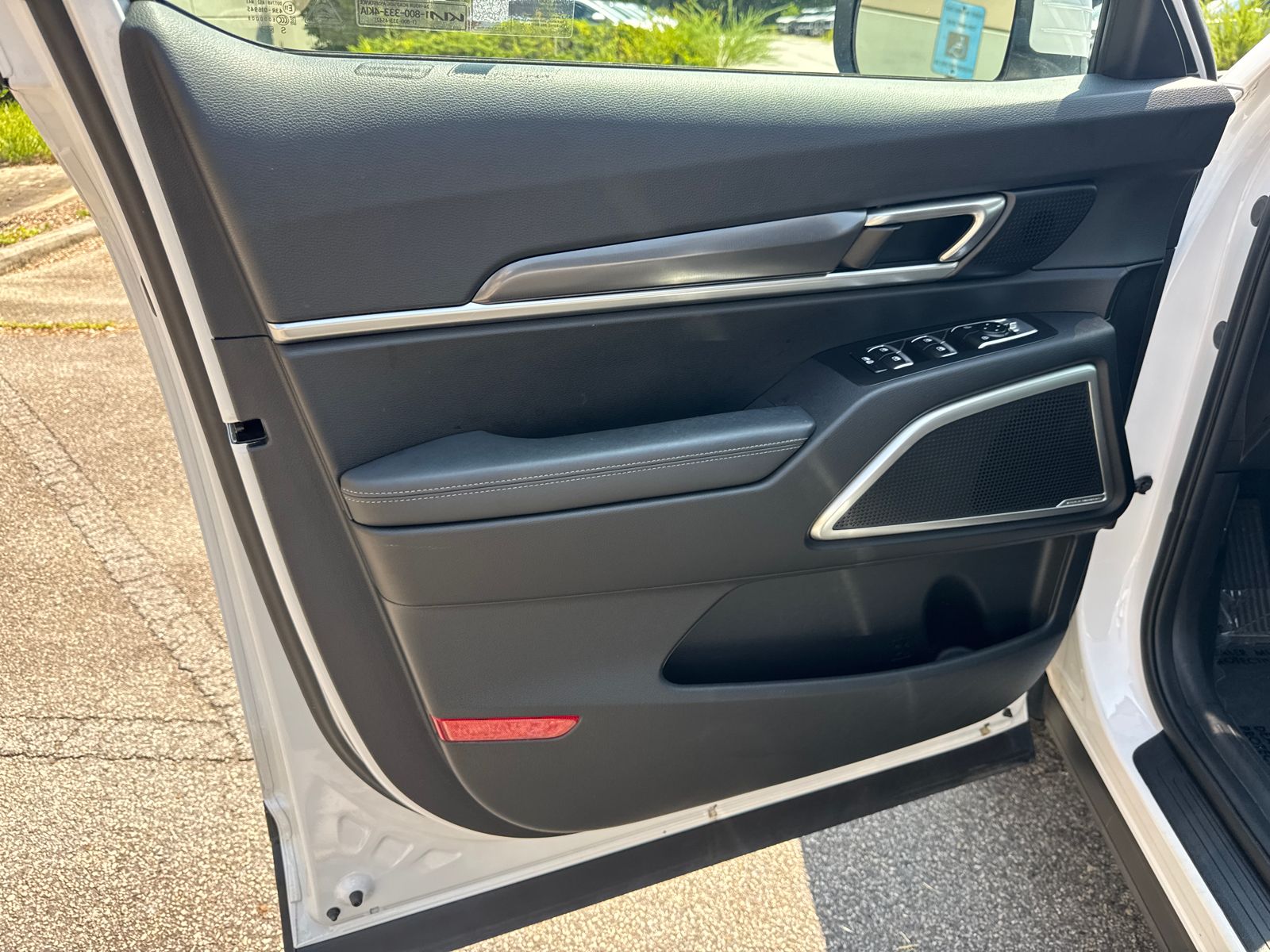 Used 2023 White Kia S image 10
