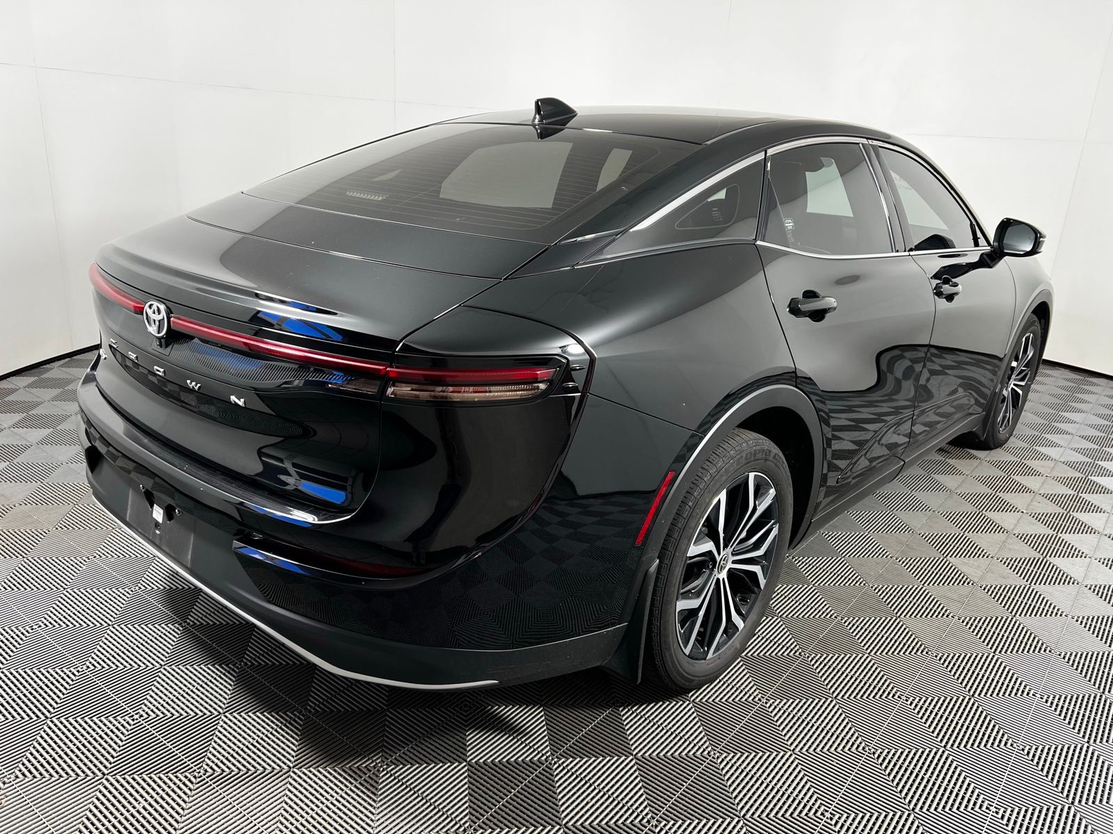 Thumbnail: 2023 Toyota Crown - 5