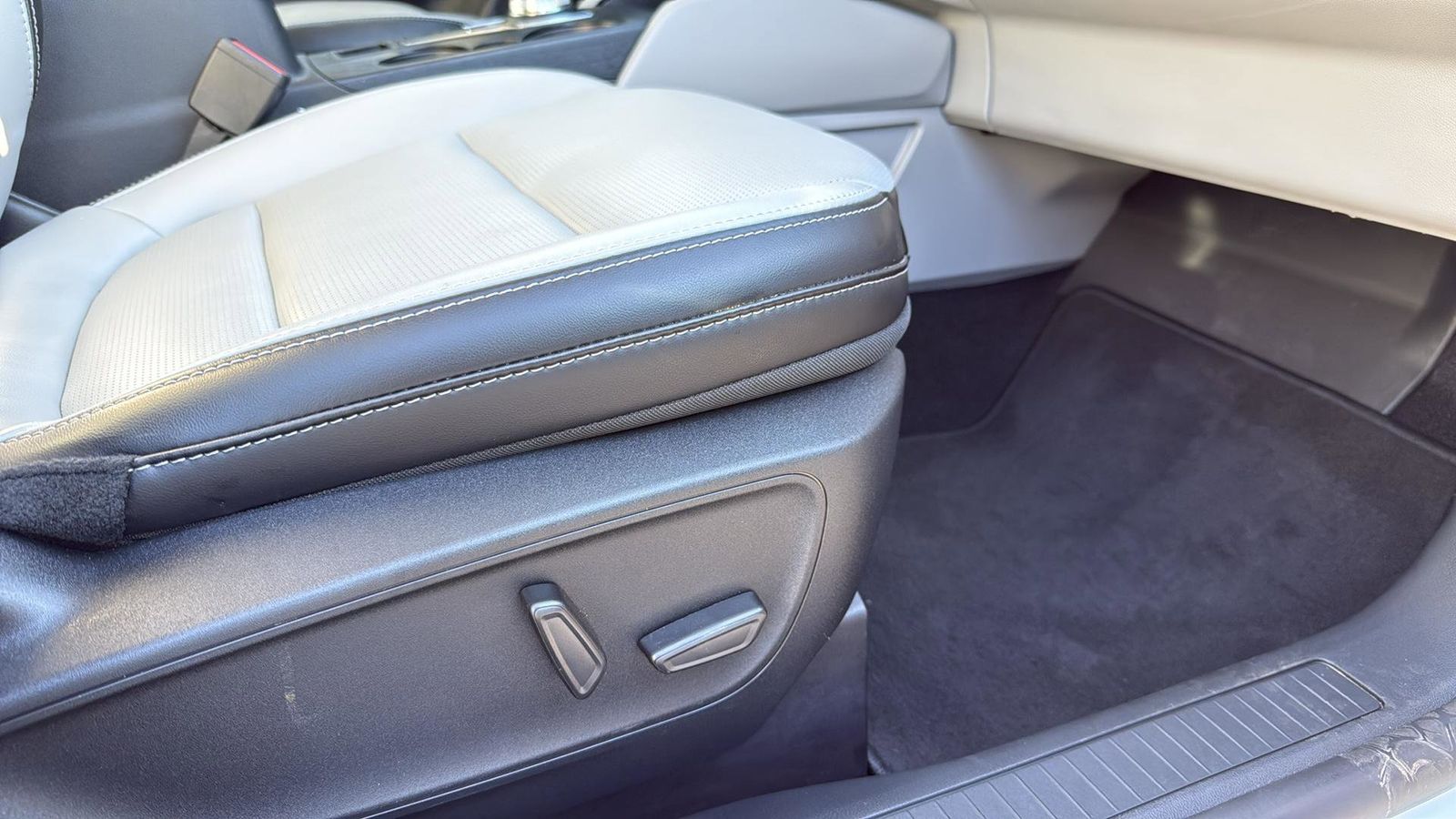 Used Car 2025 Ford Escape Hybrid  Platinum For Sale Under $40,000 In Austin, Texas