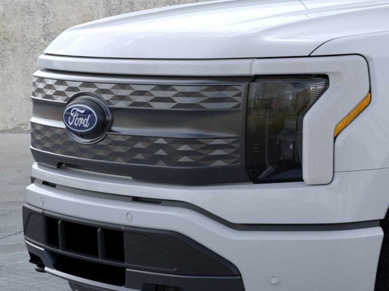 New 2025 Oxford White Ford Lariat image 17
