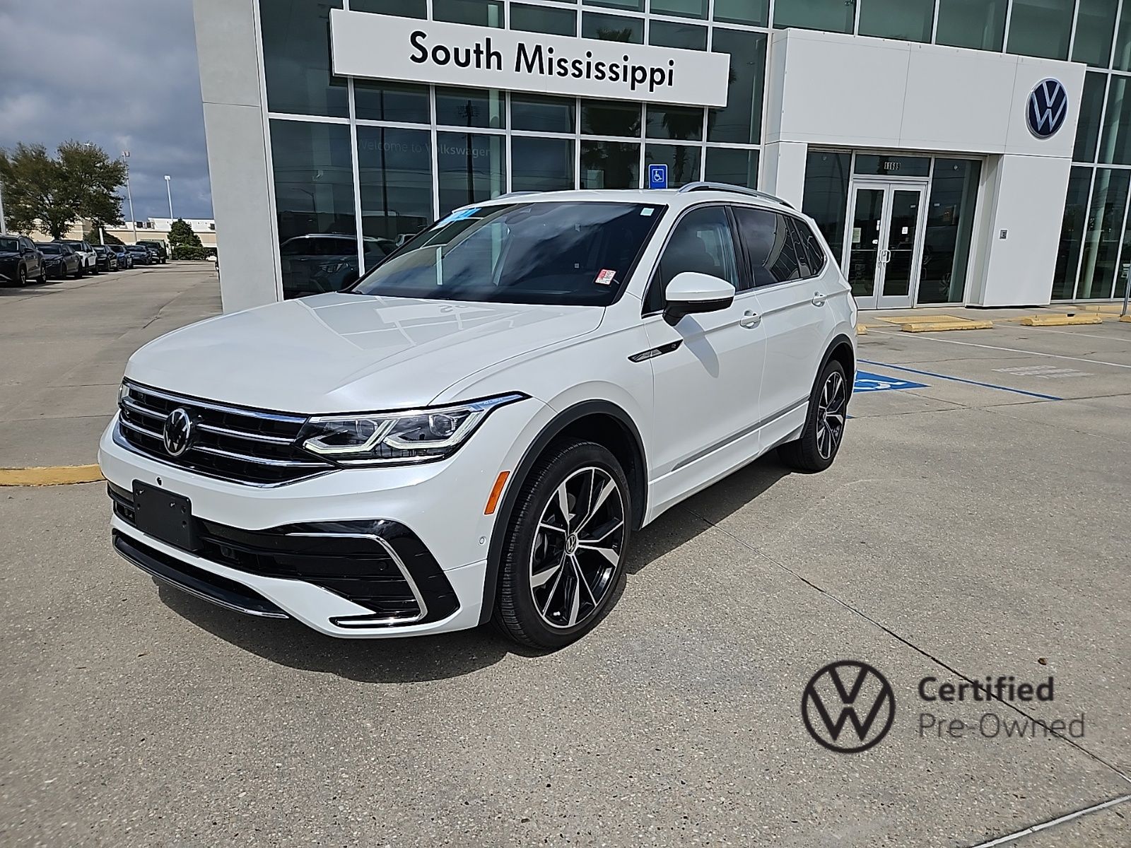 Volkswagen Tiguan SEL R-Line 4Motion