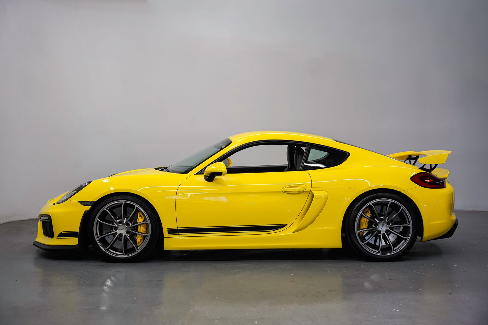 2016 Porsche Cayman GT4 — photo 7