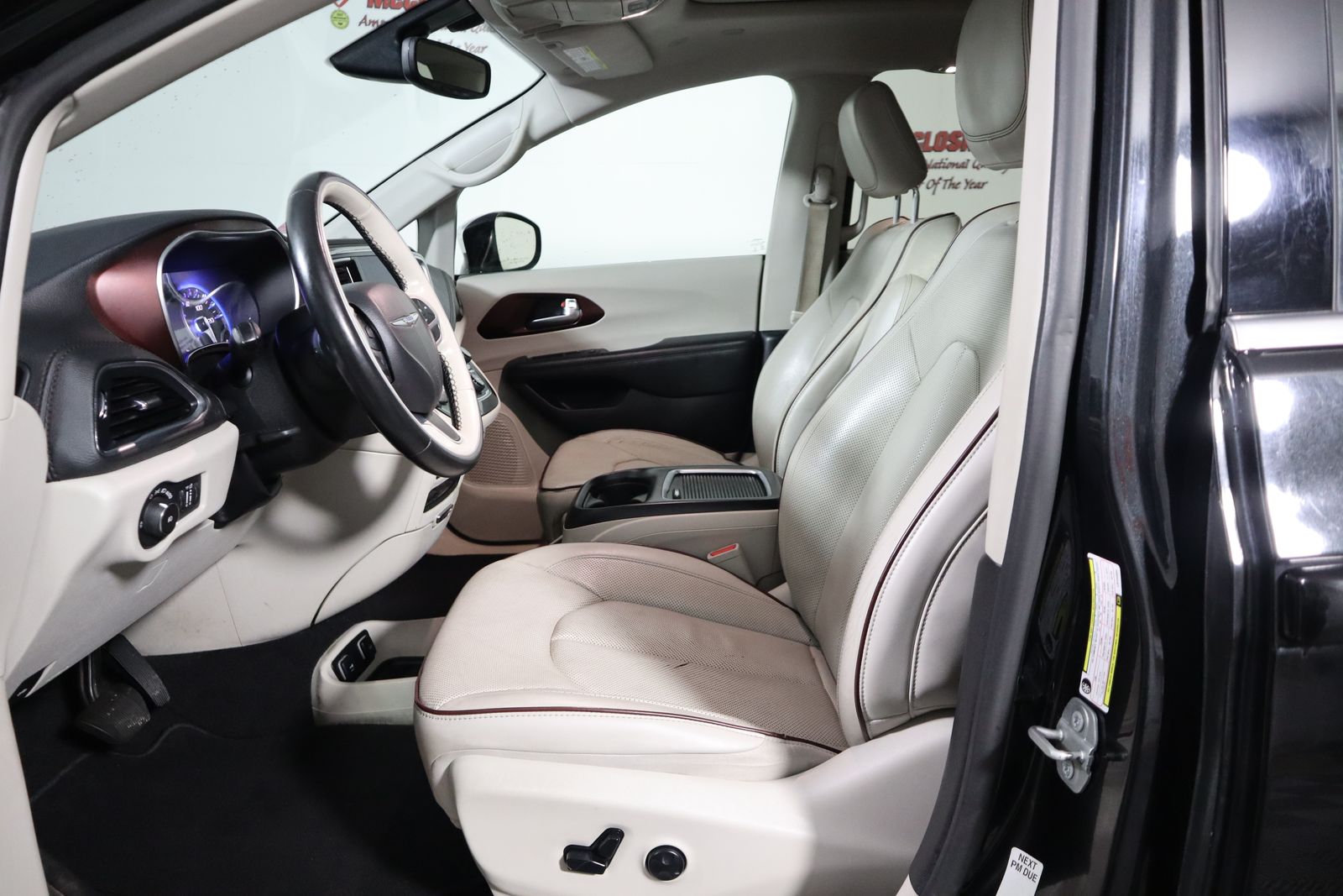 2020 Chrysler Pacifica Limited photo