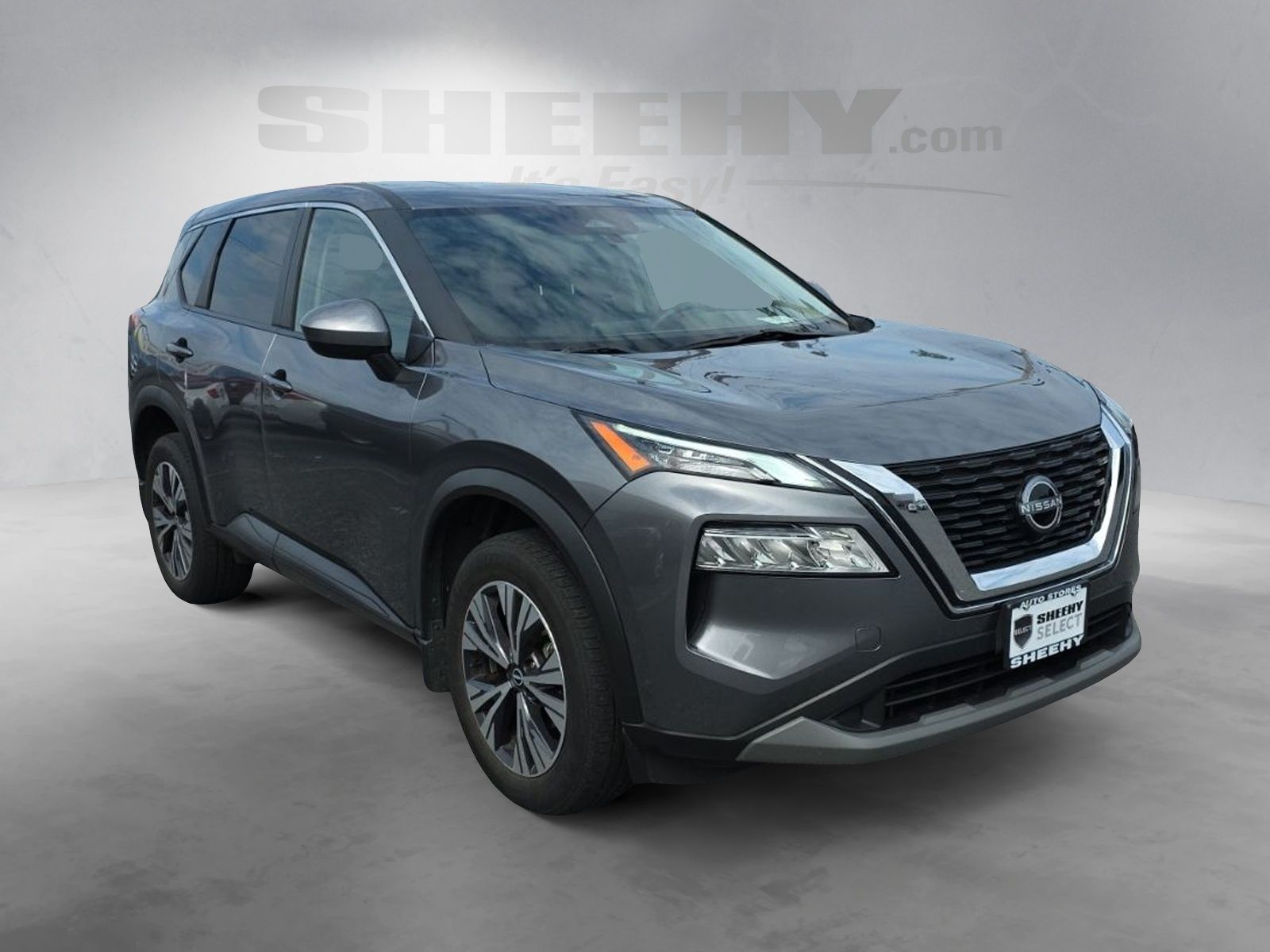 Used 2023 Gray Nissan SV image 2