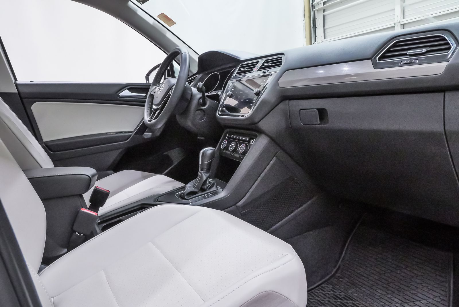2021 Volkswagen Tiguan 2.0T SE White at Big Star Buick GMC