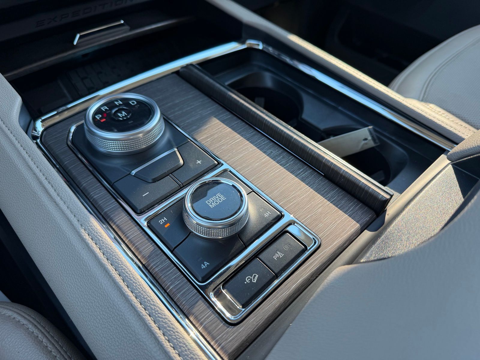 2024 Ford Expedition image 26