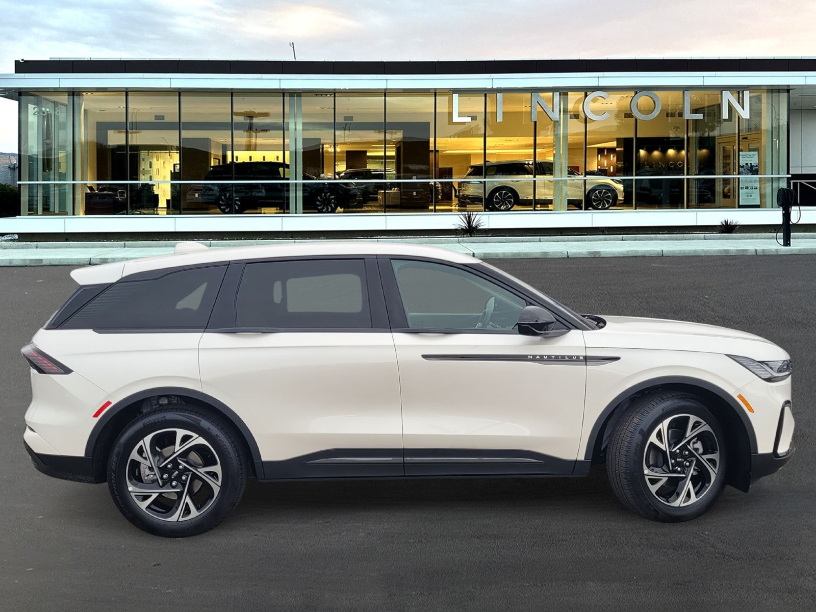 New 2026 White Lincoln Premiere image 3