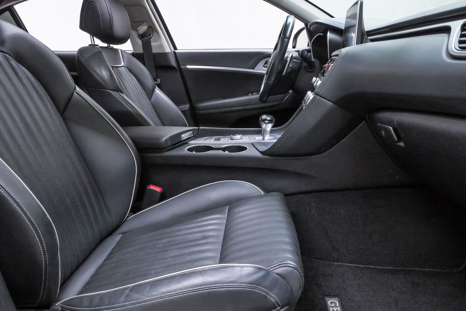 2019 Genesis G70 2.0T Advanced Silver at Autostrade