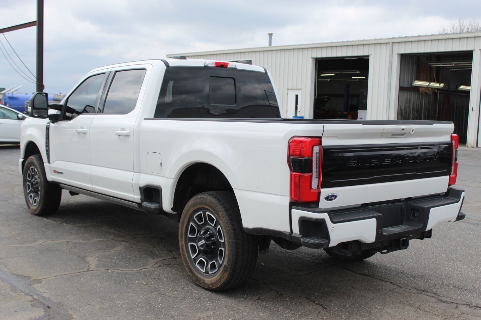 View vehicle photo 4