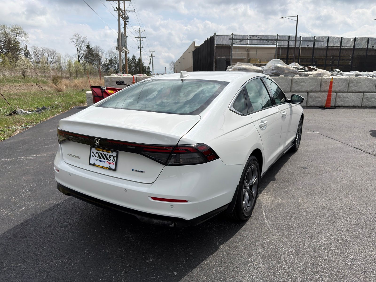 View vehicle photo 6