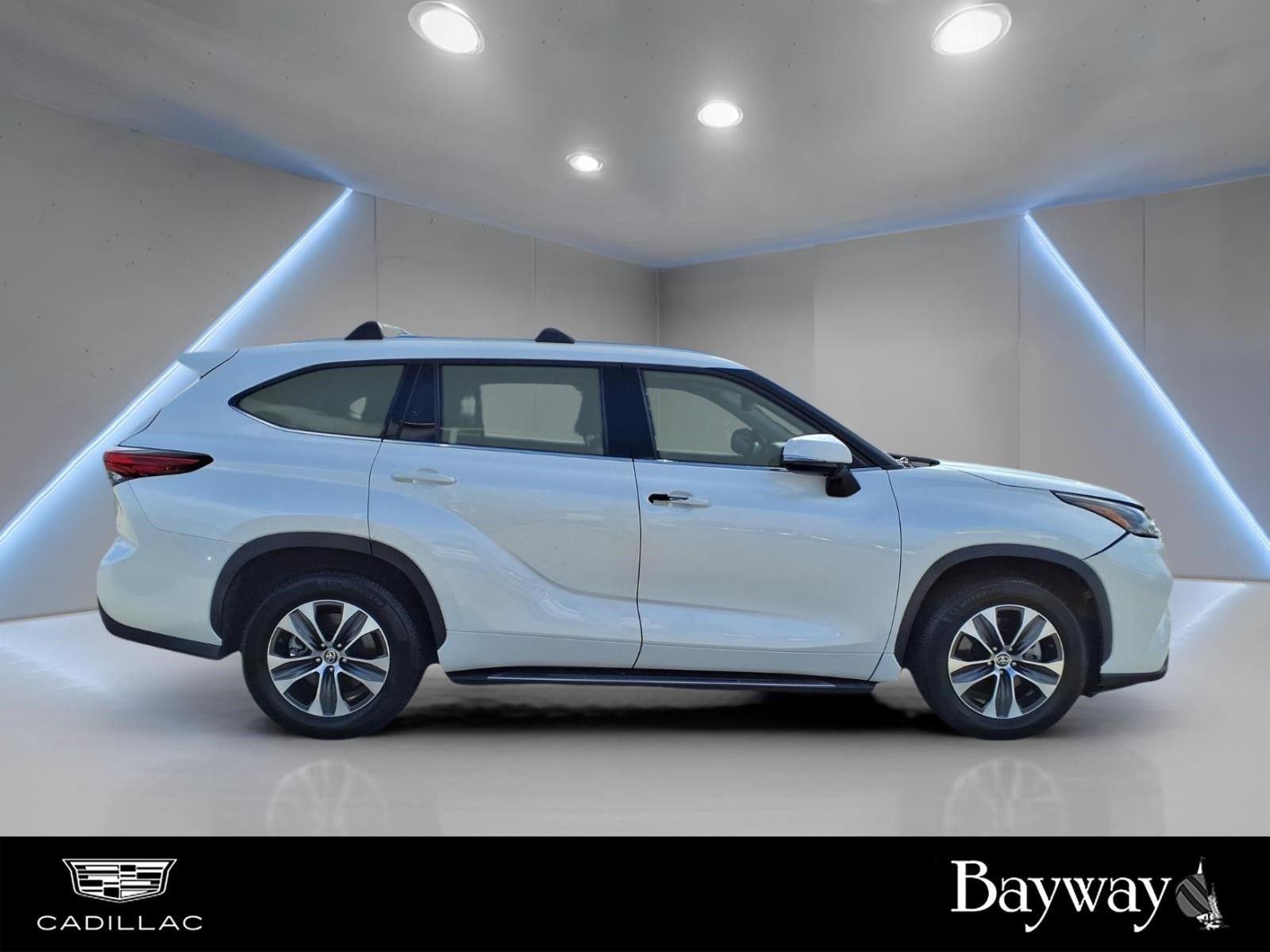 2021 Toyota Highlander XLE White at Toyota of Victoria