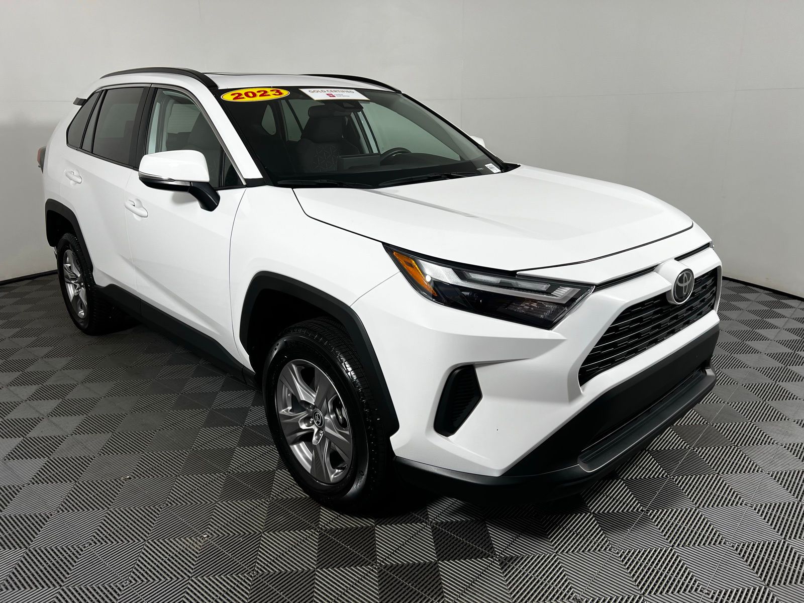 2023 Toyota RAV4 XLE 3