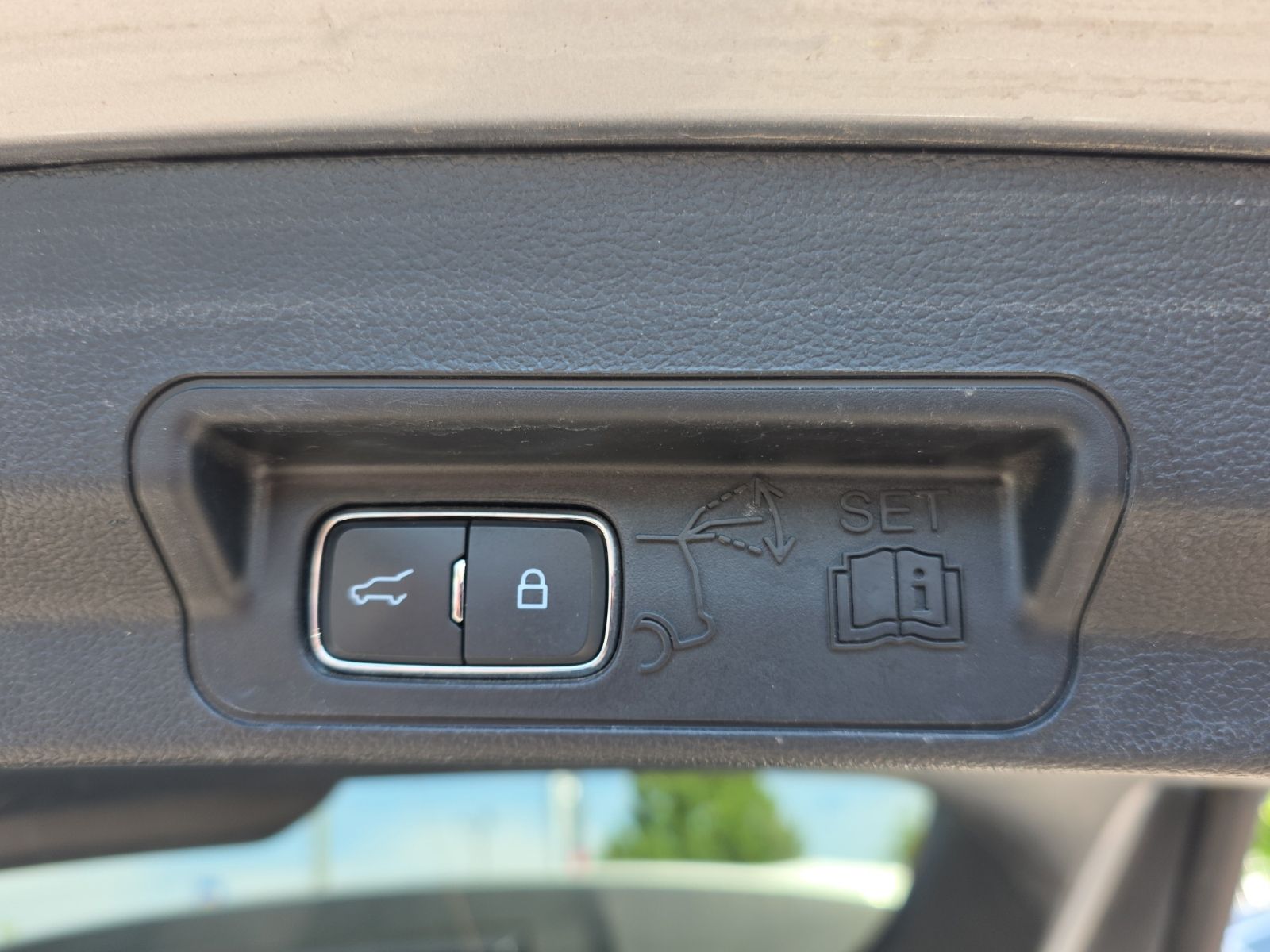 Used 2023 Silver Ford Limited image 11