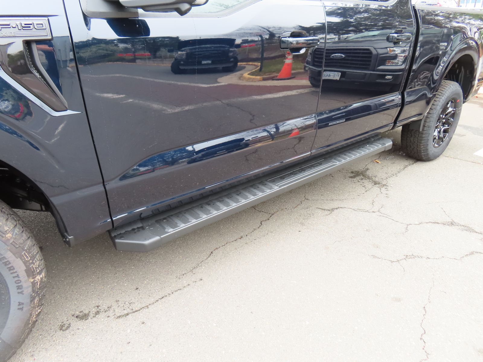 View vehicle photo 7