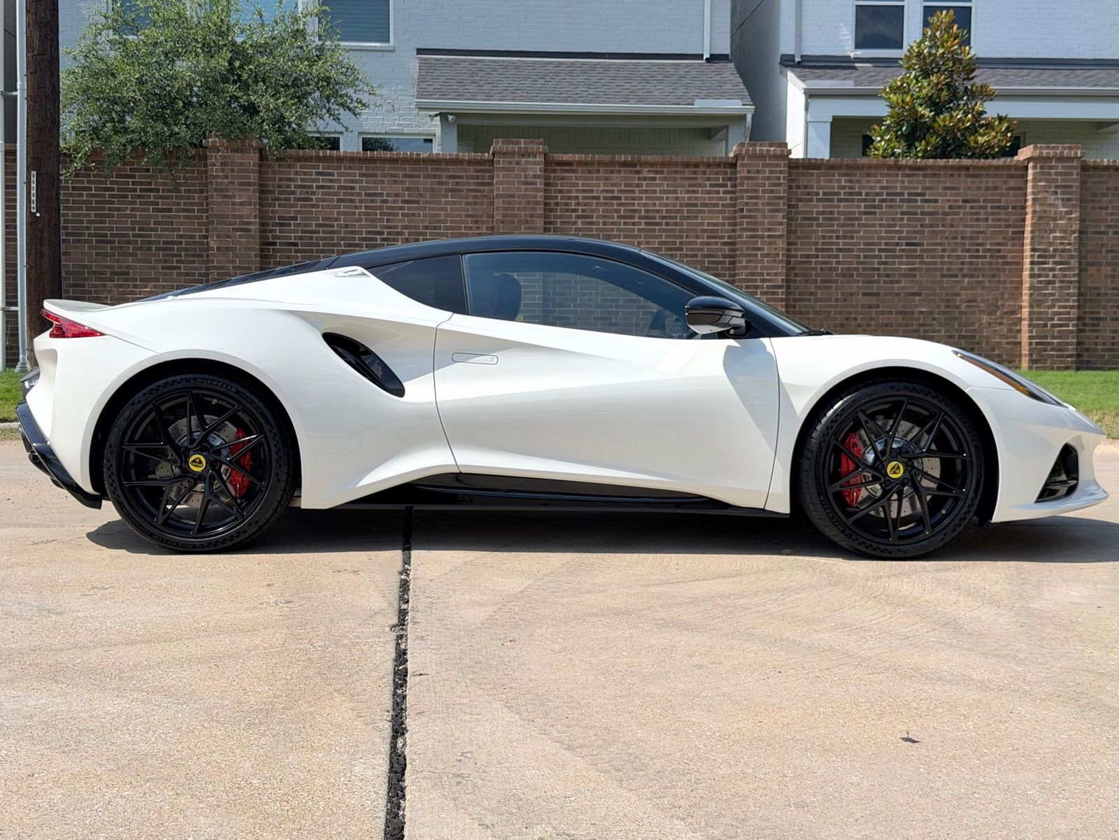 2026 Lotus Emira - Photo 10
